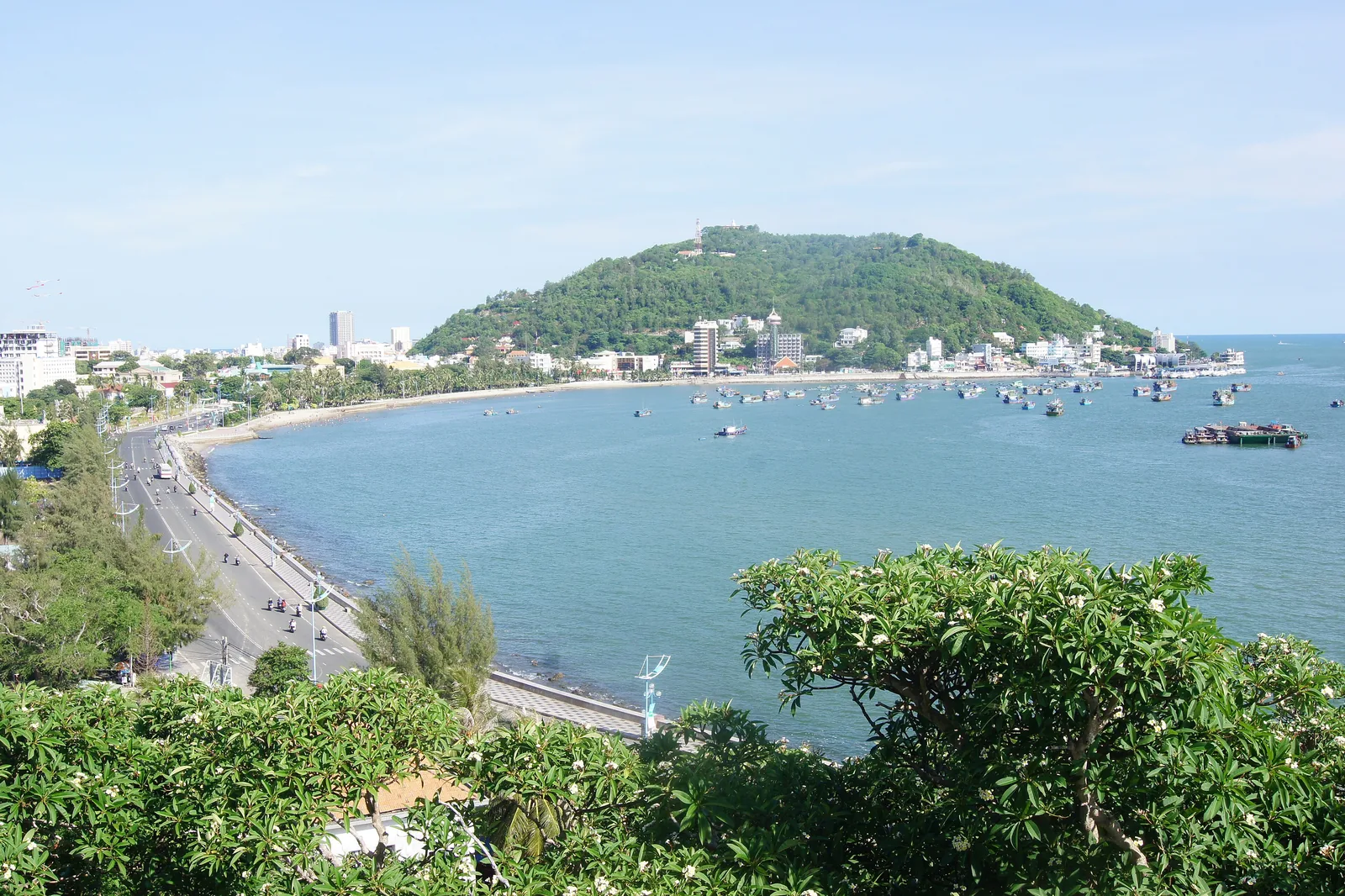 Biển xanh Vũng Tàu nhìn tổng quan